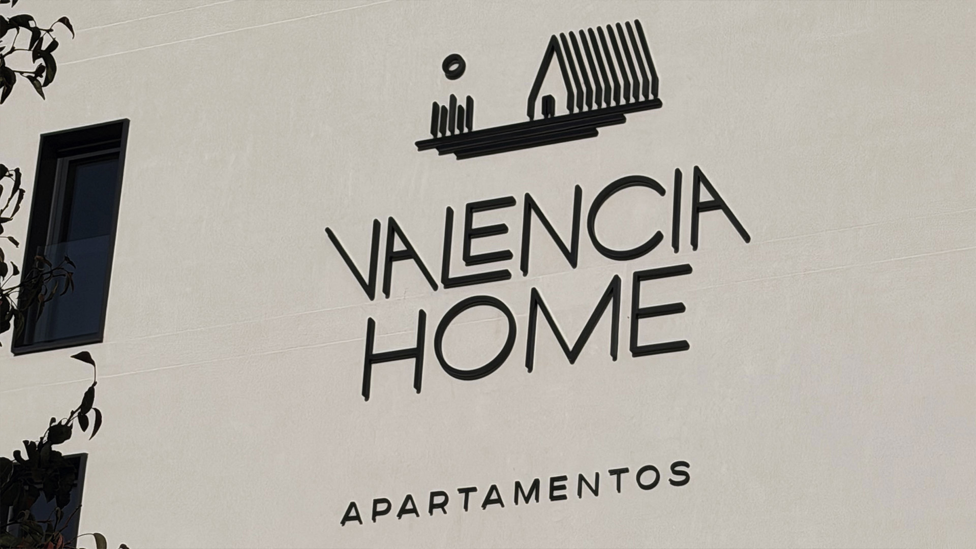 Proyecto de rotulación comercial terminado en Valencia