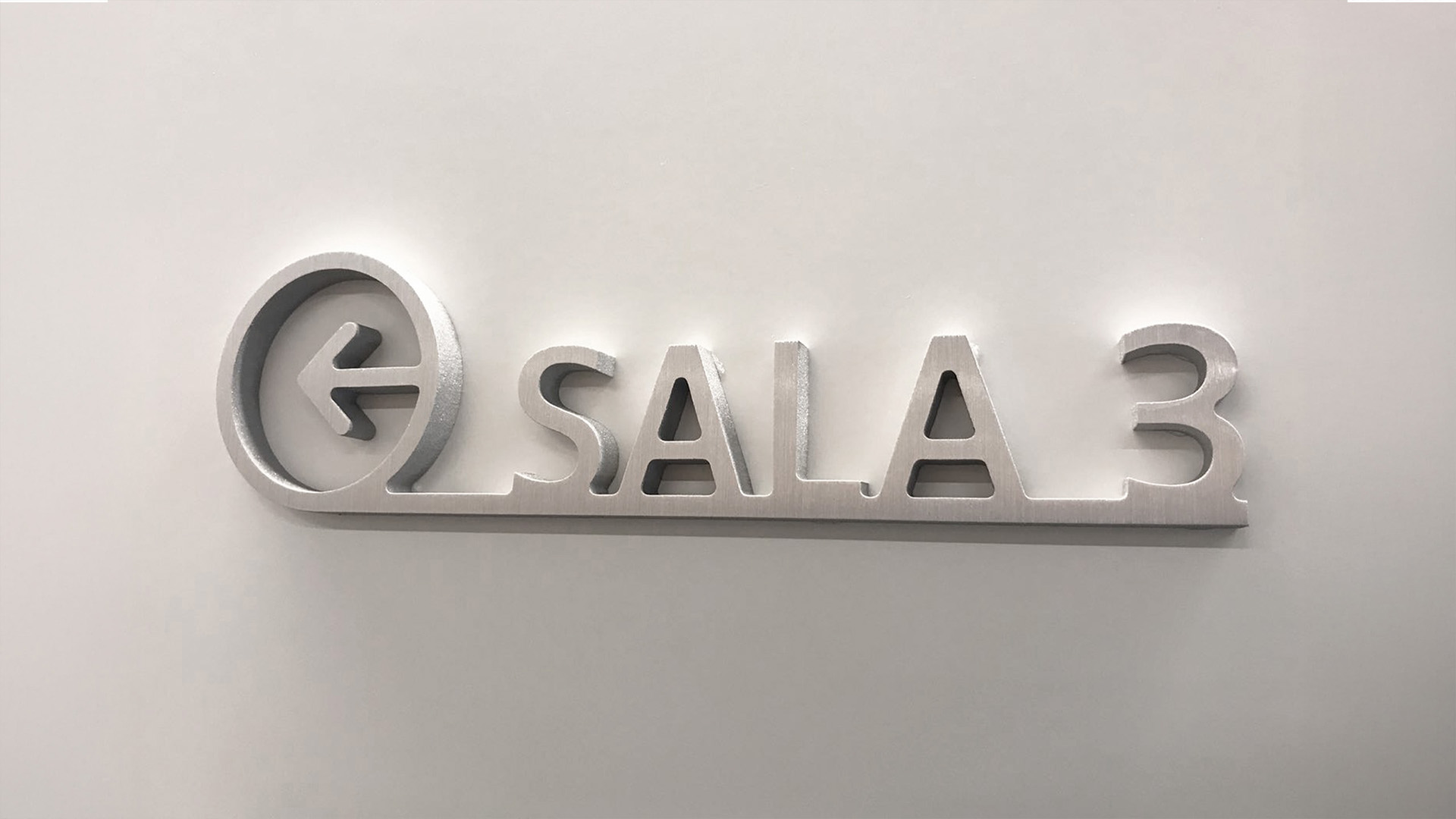 Sistema de señalización corporativa para empresa en Valencia